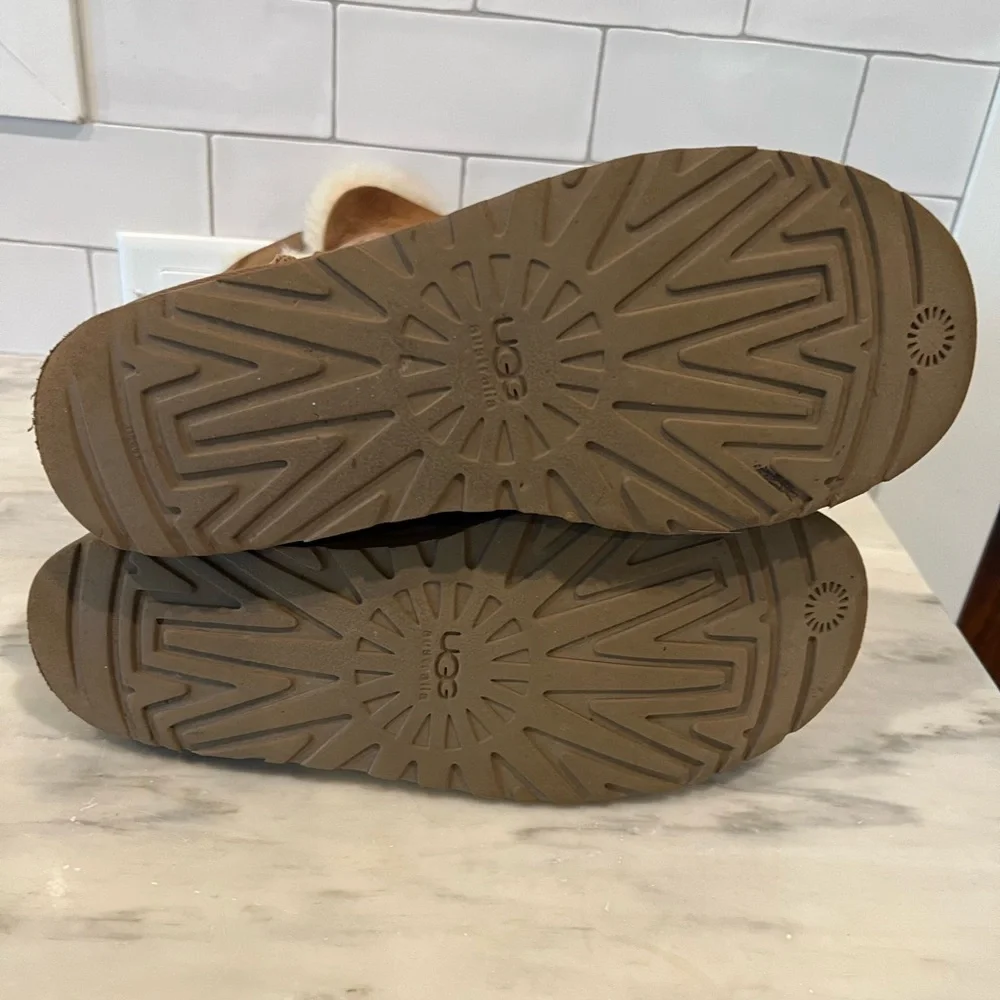 Ugg Bailey Button Boots Ladies size 10 - Picture 11 of 13